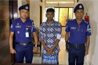 বাগমারায় অস্ত্রসহ যুবক গ্রেফতার